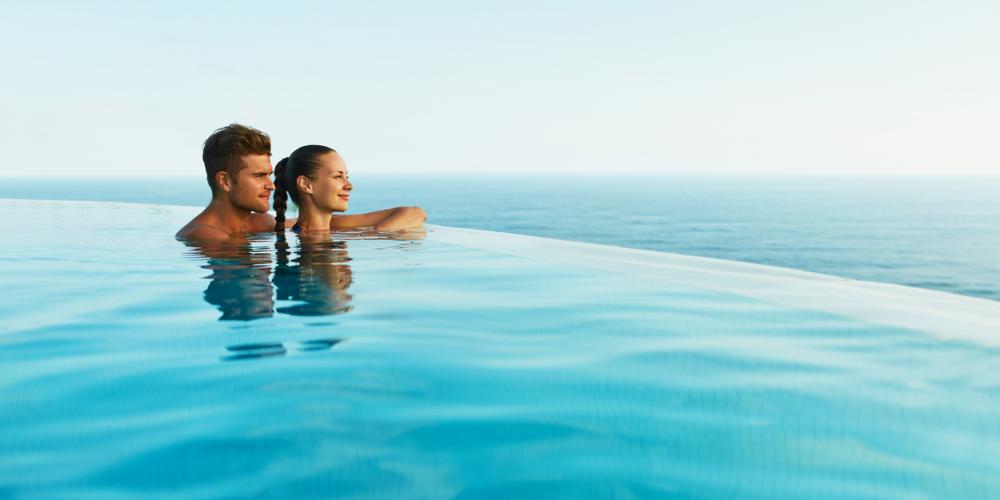 Ville con piscina sul mare in Italia